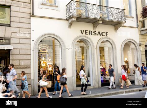 via montenapoleone shopping street.